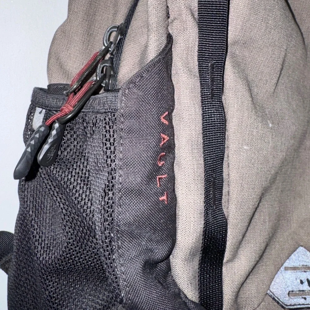 The North Face Vault Backpack Tan Black FlexVent Daypack NF00CHJ0